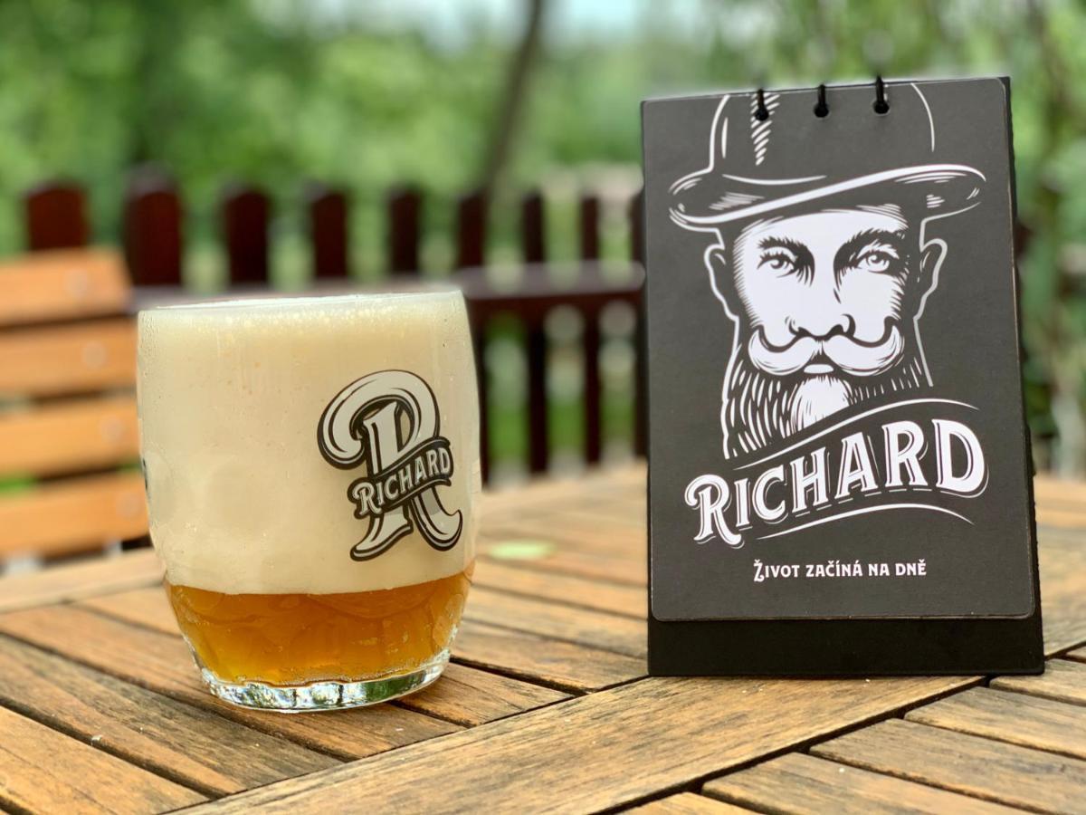 拉辛利奥波德酒店 Račín 外观 照片